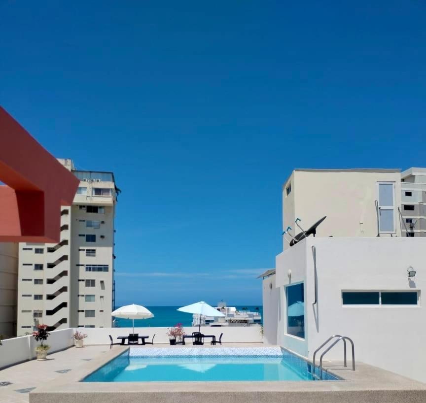 Alojate A Una Calle De La Playa Y Malecon サリナス エクステリア 写真