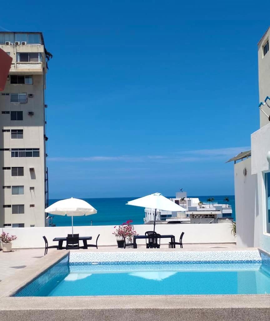 Alojate A Una Calle De La Playa Y Malecon サリナス エクステリア 写真